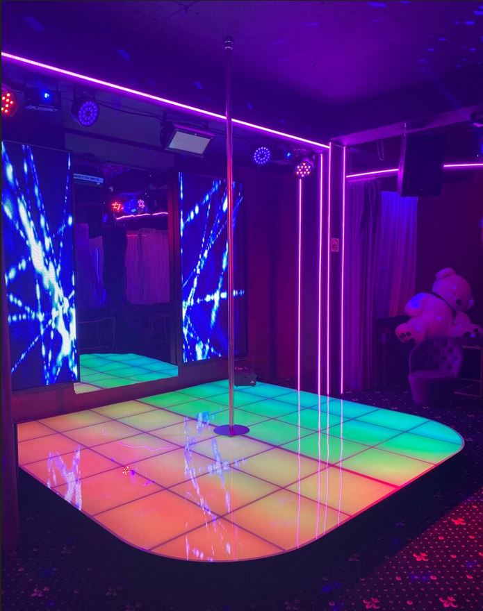 светодиодный пол rgb стриптизерша танцует бар ялта VBMUBSc2JZo