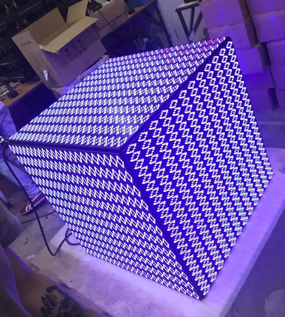 Led cube. Световой куб. Светящийся куб. Куб с подсветкой. Светодиодный экран куб.